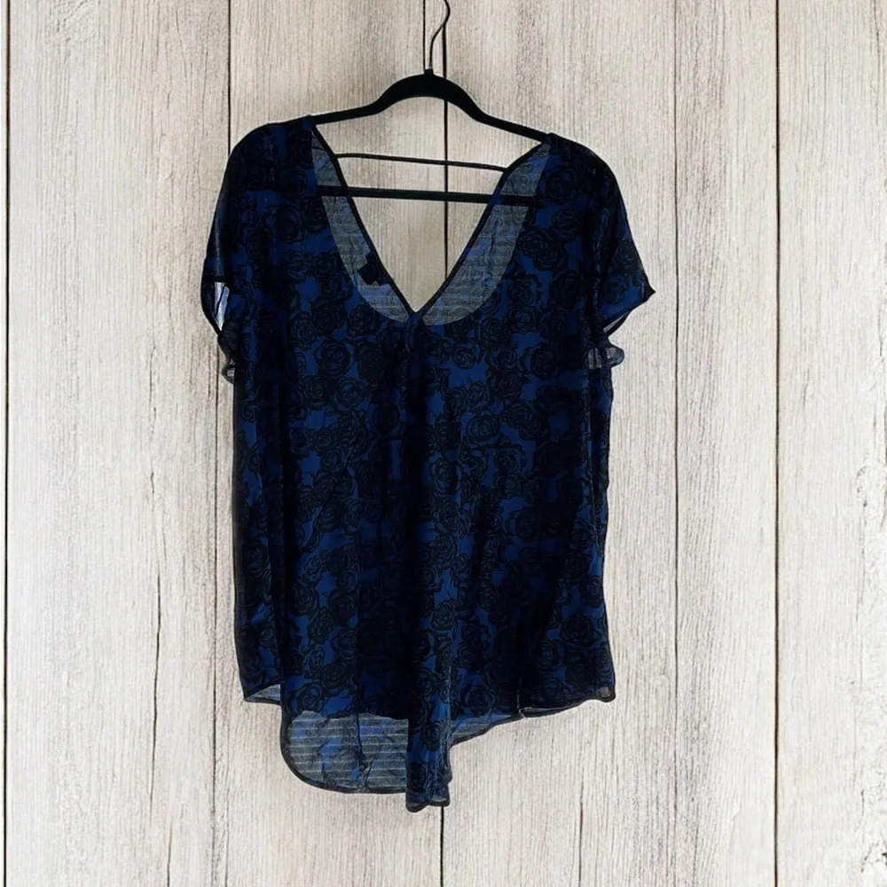 Torrid Floral Blouse - Size 0X - Picture 2 of 9